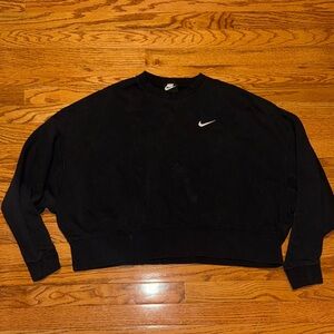 Nike black cropped pullover
